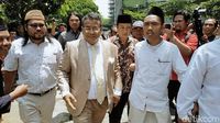 Sejumlah Tokoh Melayat Gus Sholah