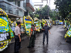 Di Rumah Duka Gus Sholah, Bunga Duka Cita Jokowi hingga SBY Berjejer