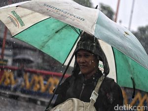 55 RW di Jakarta Terendam, Waspadai 5 Ancaman Penyakit Saat Banjir 55 RW di Jakarta Terendam, Waspadai 5 Ancaman Penyakit Saat Banjir