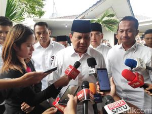 Prabowo Sebut Almarhum Gus Sholah Tokoh Bangsa yang Sangat Penting Prabowo Sebut Almarhum Gus Sholah Tokoh Bangsa yang Sangat Penting