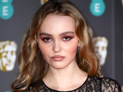 Sikap Lily-Rose Depp Terkait Masalah Ayahnya dengan Amber Heard