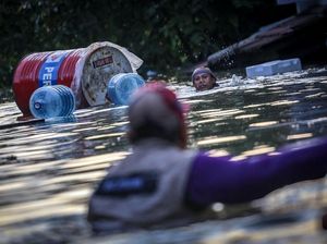Potret Banjir Setinggi 2 Meter di Periuk Tangerang Potret Banjir Setinggi 2 Meter di Periuk Tangerang