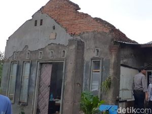 Angin Kencang Rusak 6 Rumah di Pasuruan, Atap Habis Berhamburan Angin Kencang Rusak 6 Rumah di Pasuruan, Atap Habis Berhamburan