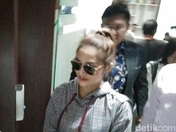 Siti Badriah Datangi Polda Jatim Diperiksa soal Kasus MeMiles