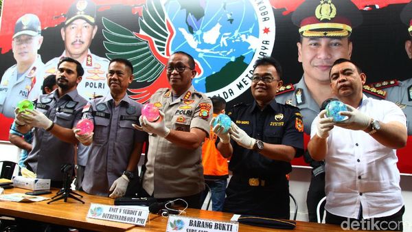Polisi Ungkap Penyelundupan Sabu Cair di Bola Mainan