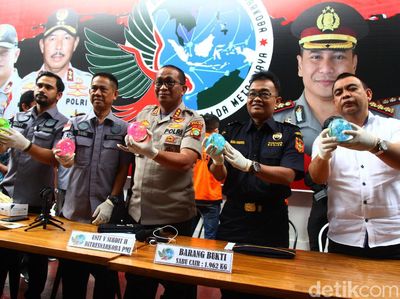 Polisi Ungkap Penyelundupan Sabu Cair di Bola Mainan