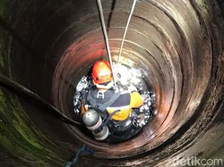 Asyik Selfie, Pria dan 2 Anaknya Tercebur Sumur