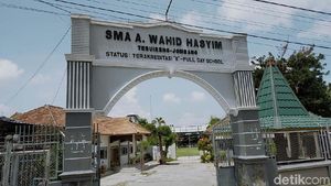 Gus Sholah Wafat, 12 Sekolah Yayasan Hasyim Asyari Diliburkan