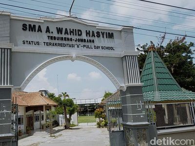 Gus Sholah Wafat, 12 Sekolah Yayasan Hasyim Asyari Diliburkan