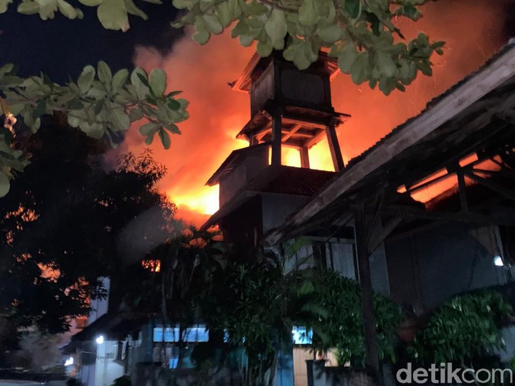 19 Kamar Kos di Badung Bali Hangus Terbakar 19 Kamar Kos di Badung Bali Hangus Terbakar