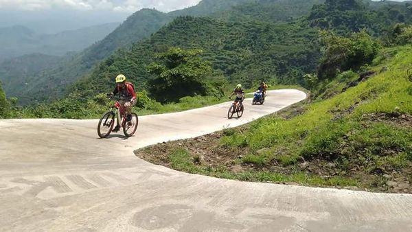Gowes Hingga ke Atas Awan di Puncak Gunung Gajah