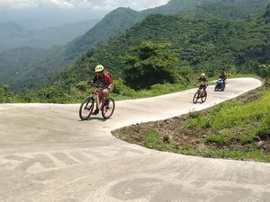 Gowes Hingga ke Atas Awan di Puncak Gunung Gajah Gowes Hingga ke Atas Awan di Puncak Gunung Gajah