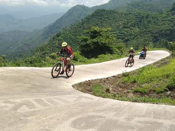 Gowes Hingga ke Atas Awan di Puncak Gunung Gajah
