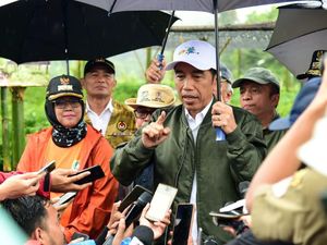 Canda Jokowi: Tanam Vetiver, Bukan Vety Vera Ya Canda Jokowi: Tanam Vetiver, Bukan Vety Vera Ya
