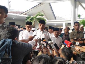 Jokowi: Gus Sholah Cendekiawan Muslim Panutan Kita Jokowi: Gus Sholah Cendekiawan Muslim Panutan Kita
