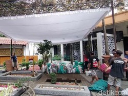 Video: Diiringi Doa, Gus Sholah Diberangkatkan ke Tebuireng