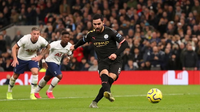 LONDON, ENGLAND - FEBRUARY 02: Ilkay Gundogan of Manchester City shoots from the penalty spot which is then saved by Hugo Lloris of Tottenham Hotspur (not pictured) during the Premier League match between Tottenham Hotspur and Manchester City at Tottenham Hotspur Stadium on February 02, 2020 in London, United Kingdom. (Photo by Catherine Ivill/Getty Images)