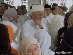 Sosok Gus Sholah di Mata Sahabatnya Gus Mus: Pejuang Penuh Keikhlasan