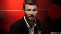 Marco Motta menyadari bahwa ada ekspektasi besar terhadap dirinya di Persija Jakarta. Dia tak ingin mengumbar janji, tapi bakal membuktikannya di lapangan.