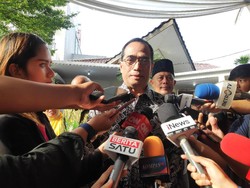 Kenang Sosok Gus Sholah, Menhub: Saya Fans Berat Beliau