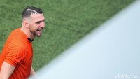 Seperti Marco Simic yang terlihat sangat semringah.