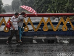 Diguyur Hujan Sejak Dini Hari, Begini Prakiraan Cuaca DKI Jakarta Hari Ini