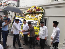 Jokowi Melayat Gus Sholah di Rumah Duka, Jakarta Selatan