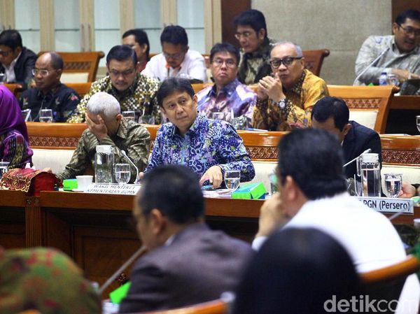 Wamen BUMN hingga Dirut PLN Rapat di DPR