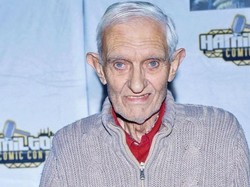 Aktor Star Wars Alan Harris Meninggal, Kenali Kanker Paru yang Diidapnya