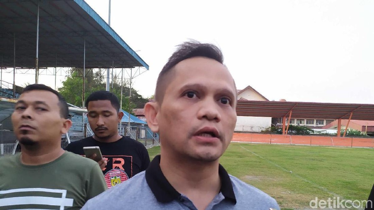 Bos Persiraja Banda Aceh, Nazaruddin Dek Gam, mengungkap akan merekrut pemain tim PON Aceh. (Foto: Agus Setyadi/detikcom)
