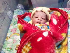 Nasib Bayi Mungil Menggemaskan yang Ditinggal di Teras Rumah Warga