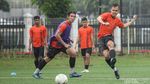Marco Motta dan Marc Klok Jalani Sesi Latihan Bersama Persija