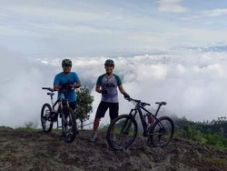 Serunya Gowes di Gunung Gajah Ponorogo