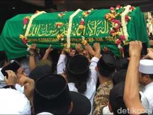 Apakah Boleh Seorang Istri Memandikan Jenazah Suaminya? Apakah Boleh Seorang Istri Memandikan Jenazah Suaminya?