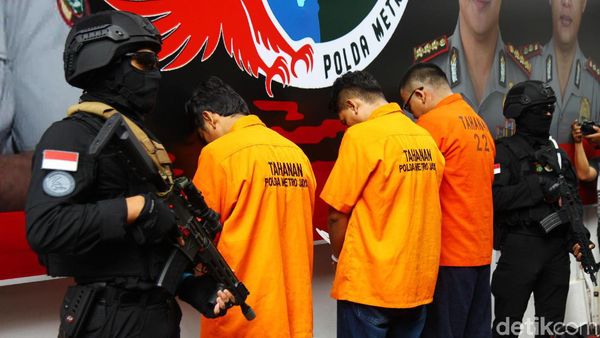 Diringkus Polisi, 3 Pengedar Heroin Tertunduk Malu