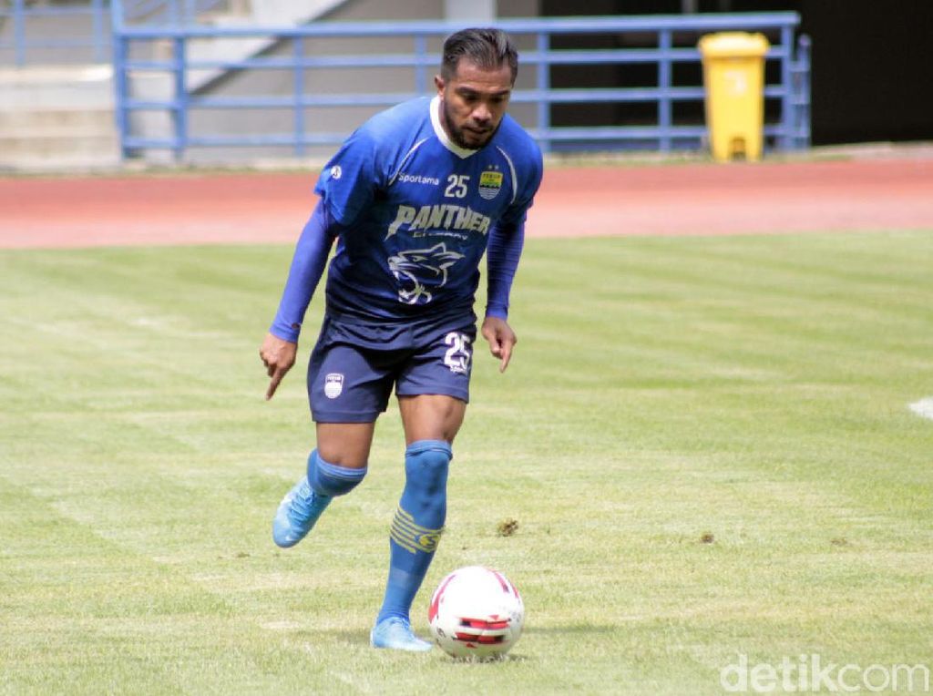 Persib Bandung Rupanya Punya Kiper Dadakan, Ini Sosoknya Persib Bandung Rupanya Punya Kiper Dadakan, Ini Sosoknya