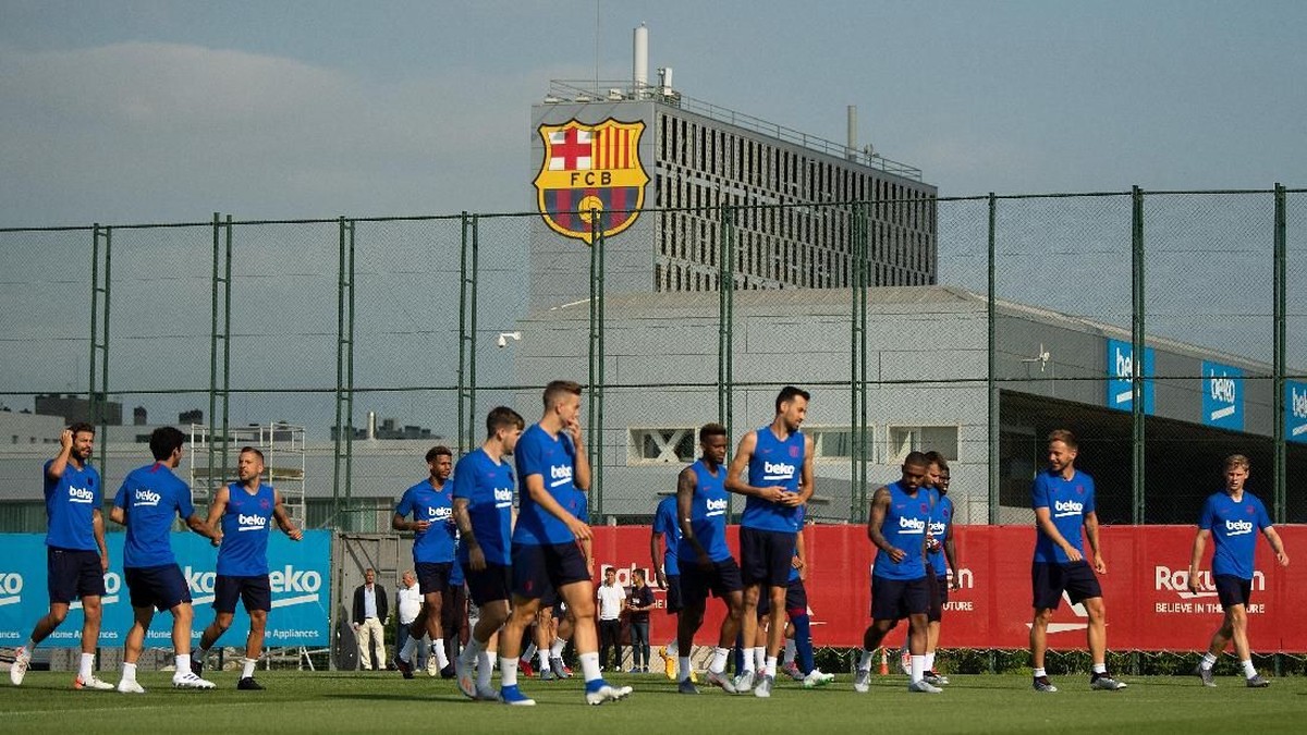 Para pemain Barcelona tak cuma dapat menu latihan fisik selama lockdown (Foto: David Ramos / Getty Images)