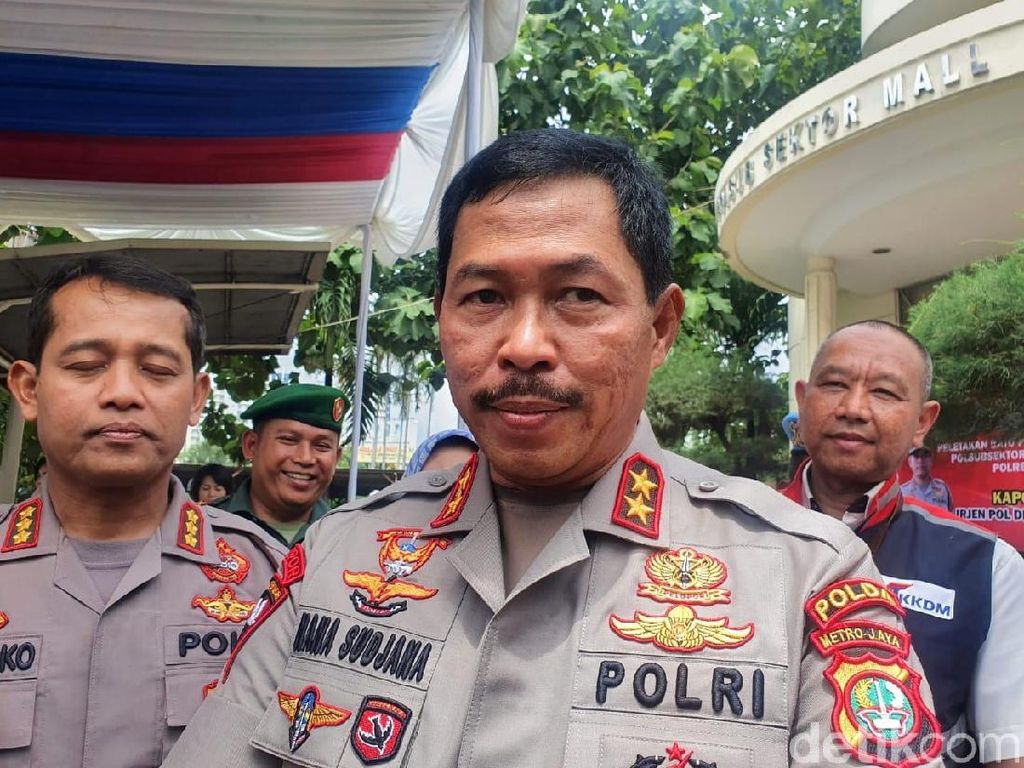Sosok Irjen Nana Sudjana yang Dicopot dari Kapolda Metro Gegara Prokes Sosok Irjen Nana Sudjana yang Dicopot dari Kapolda Metro Gegara Prokes