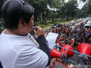 Driver Taksi Online Demo Kemenhub