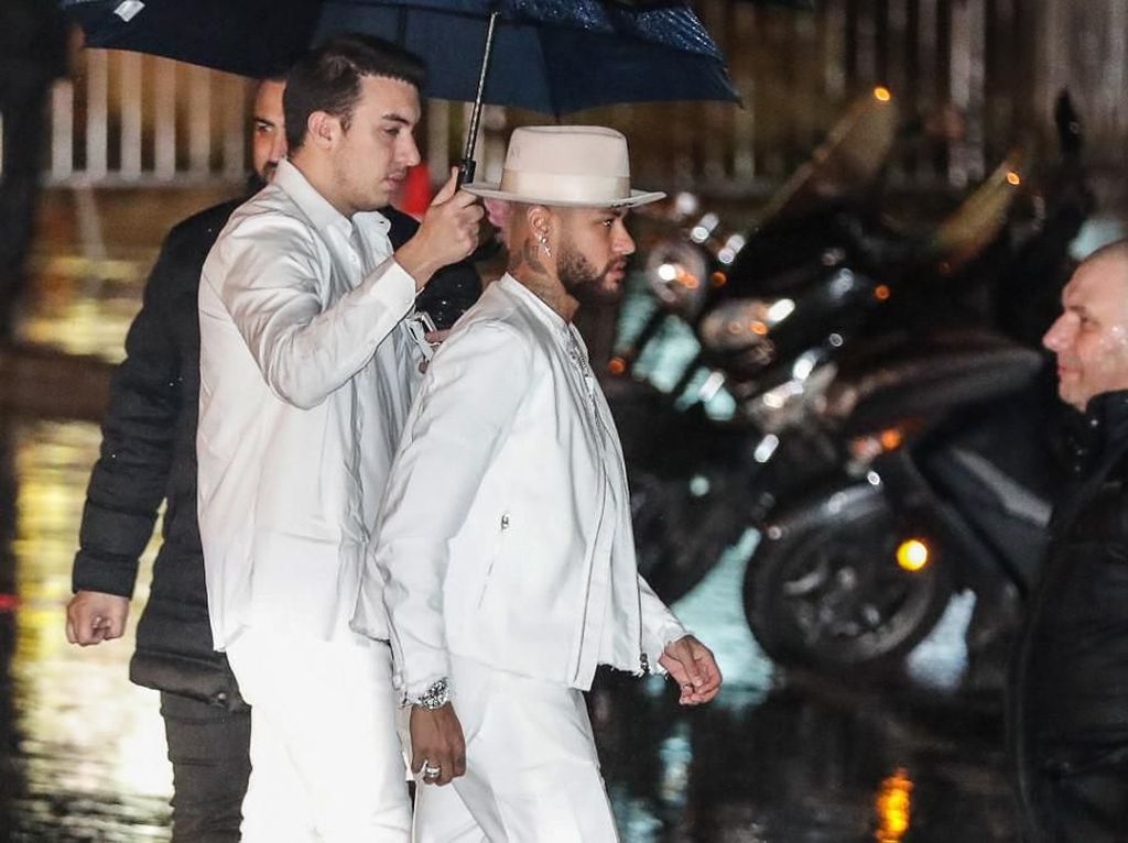 Mantan Pemain Ungkap Kehidupan Glamor di PSG: Pesta, Pesta, dan Pesta Mantan Pemain Ungkap Kehidupan Glamor di PSG: Pesta, Pesta, dan Pesta