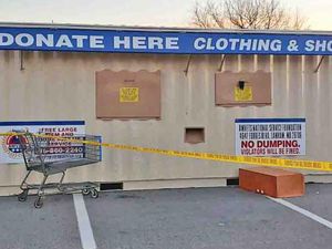 Pria Paruh Baya di AS Ditemukan Tewas dalam Kontainer Donasi Baju