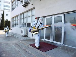 Ada Lagi! Wanita China Meludahi Tombol Lift Agar Orang Terinfeksi Corona