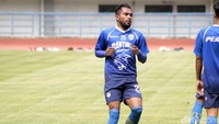 Alasan pertama, kata Zulham karena kerinduannya terhadap Persib dan Bobotoh.