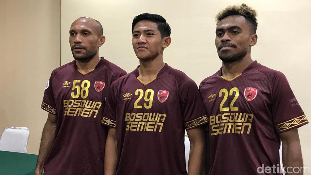 PSM Makassar memperkenalkan 3 pemain baru. (Foto: Ibnu Munsir/detikcom)