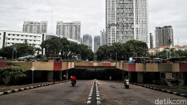 Banjir Mulai Surut, Kendaraan Wara-wiri di Underpass Kemayoran