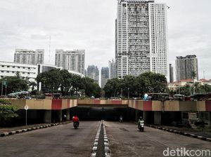 Banjir Mulai Surut, Kendaraan Wara-wiri di Underpass Kemayoran
