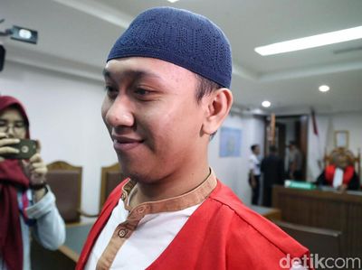 Ekspresi Pria yang Ancam Penggal Jokowi saat Sidang Tuntutan