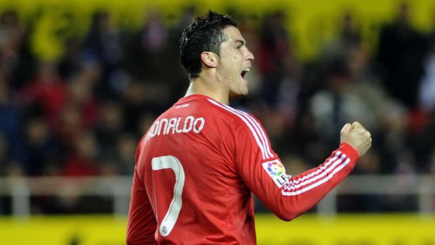 Real Madrid's Portuguese forward Cristiano Ronaldo celebrates after a scoring of his team against Sevilla during their Spanish League football match, on December 17, 2011 at Ramon Sanchez Pizjuan stadium in Sevilla. Real Madrid won 6-2.    AFP PHOTO/ CRISTINA QUICLER (Photo by CRISTINA QUICLER / AFP)