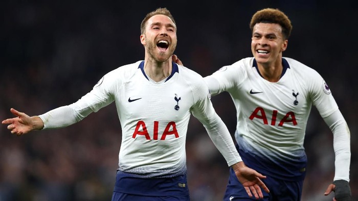 LONDON, ENGLAND - APRIL 23:  Christian Eriksen of Tottenham Hotspur celebrates with teammate Dele Alli after scoring his teams first goal during the Premier League match between Tottenham Hotspur and Brighton & Hove Albion at Tottenham Hotspur Stadium on April 23, 2019 in London, United Kingdom. (Photo by Clive Rose/Getty Images)