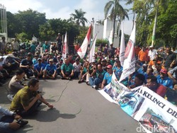 Puluhan Sopir Angkutan Umum Demo Bupati Jombang, Keluhkan Sepi Penumpang